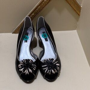 Bandolino Black and Cream Peep-Toe Heels